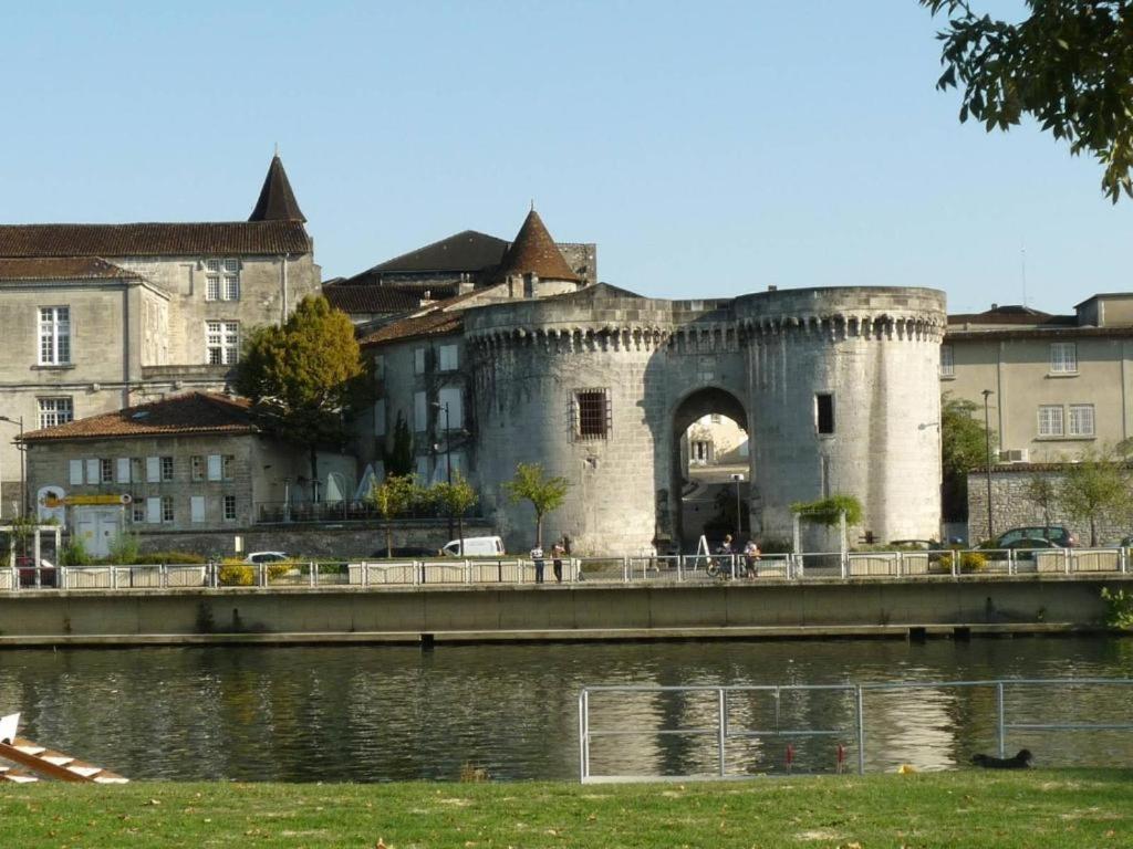 Apartamento Tour Du Palais #Terrasse #Vue Cognac Exterior foto